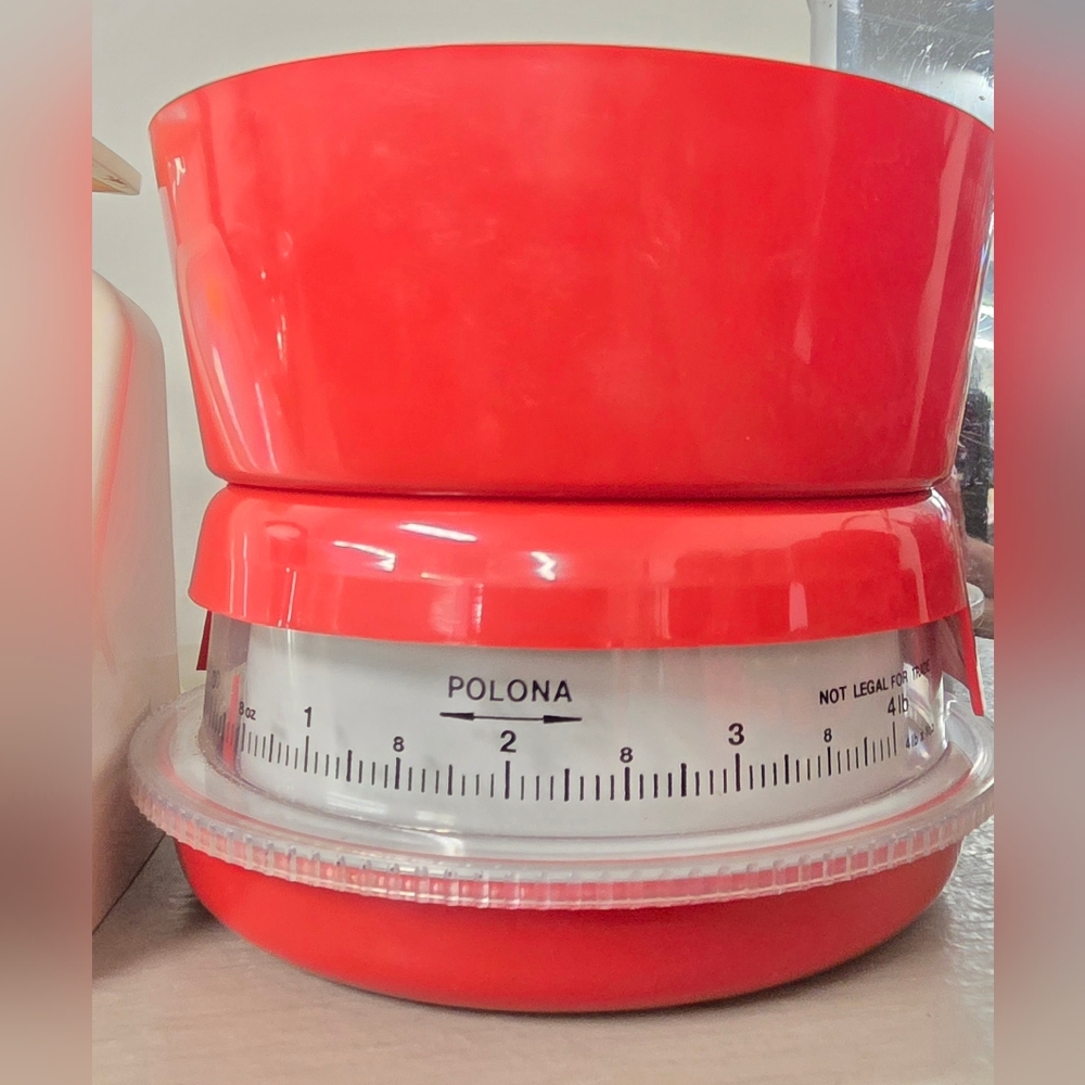 Vintage mechanical kitchen scale named "Polona" by the brand Libela, manufacture